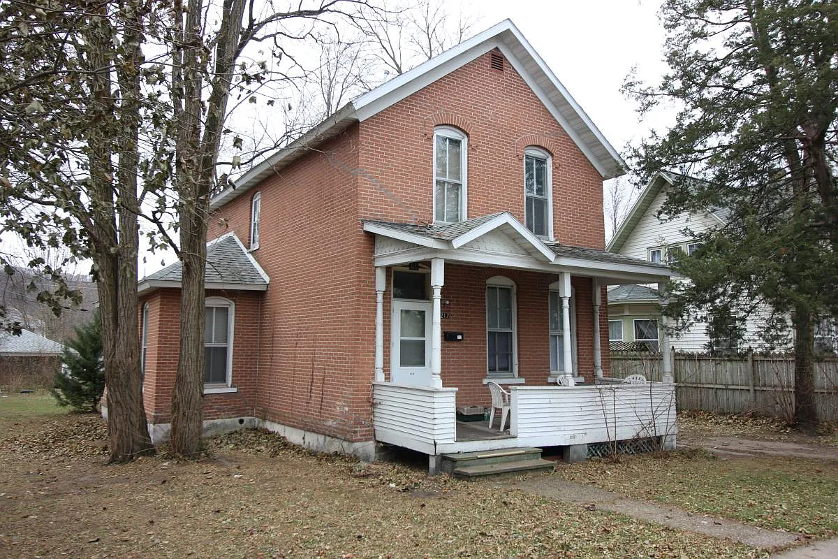 217 E King Street — Photo 1