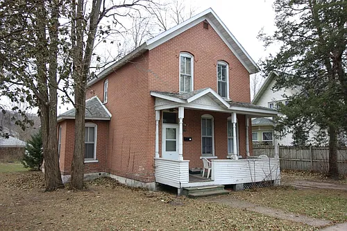 217 E King St Photo 1
