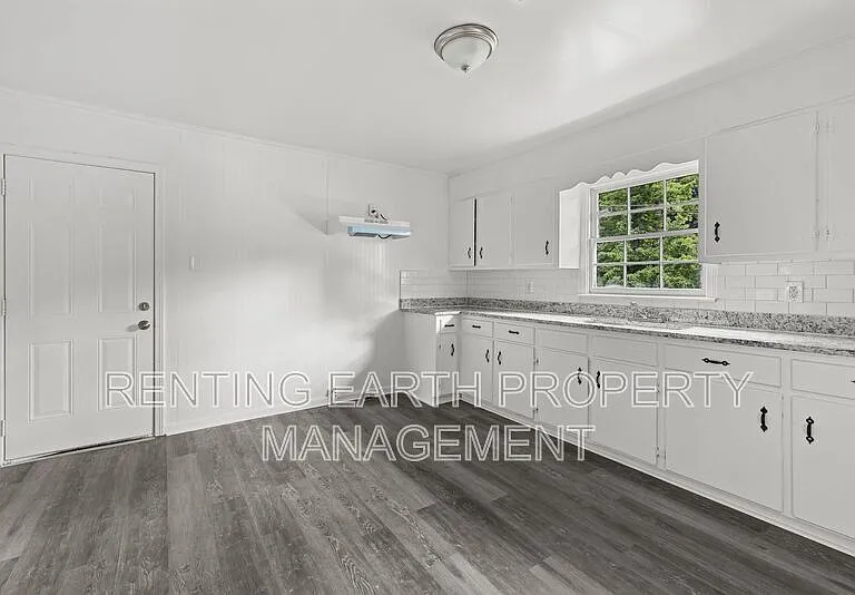 2537 3rd St NE — Photo 12
