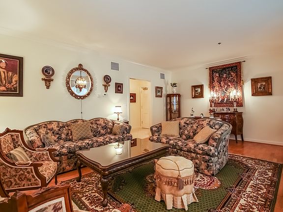 4th image of 521 Oakwood Ave APT 1A
