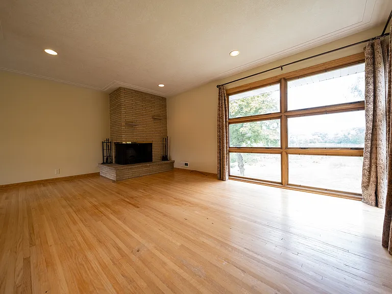 1140 Evergreen Ln N — Photo 6