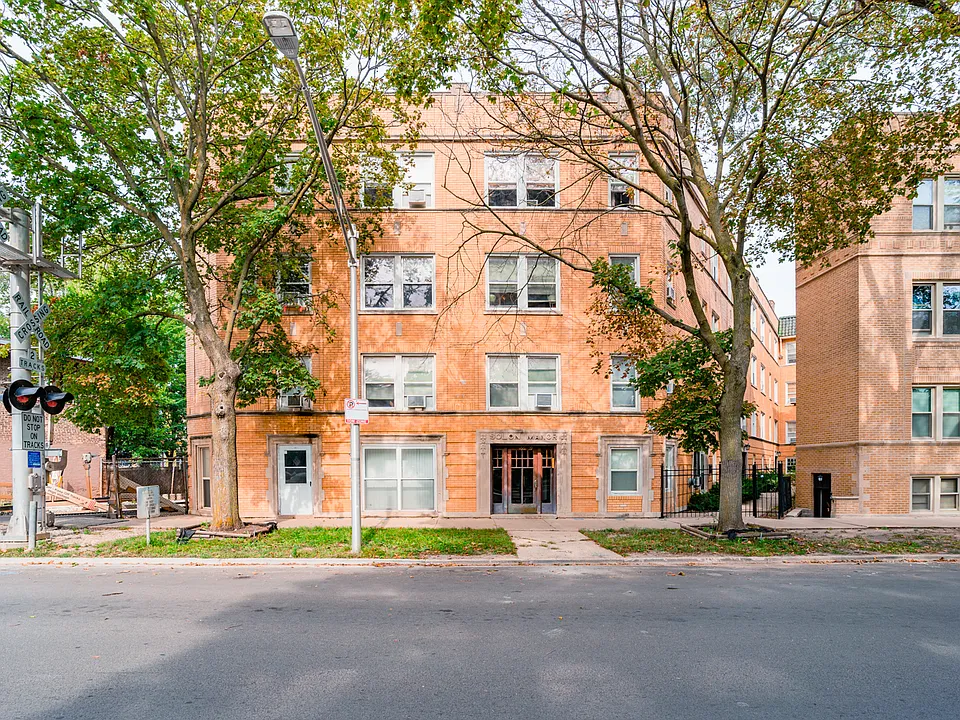 4661 N Manor Ave #2