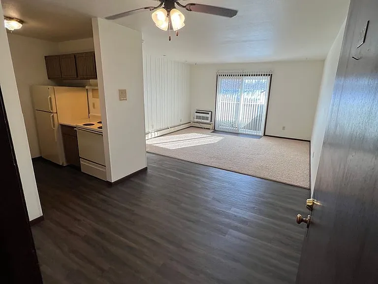 Courtyard Apartment Homes - 816 — Photo 9
