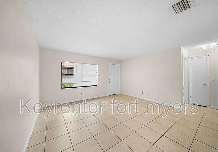 5551 5th Ave — Photo 6