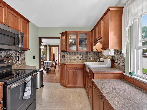 4th image of 6228 Avon Lake Rd