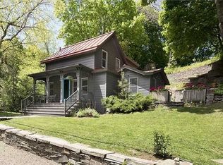 75 Kelly St, Rhinecliff, NY 12572