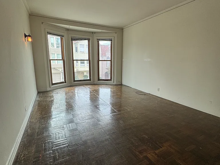 1690 Bay St #101 — Photo 2