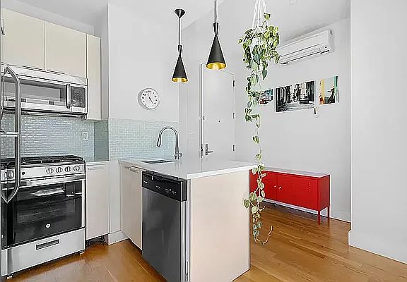 4th image of 1433 De Kalb Ave #705D