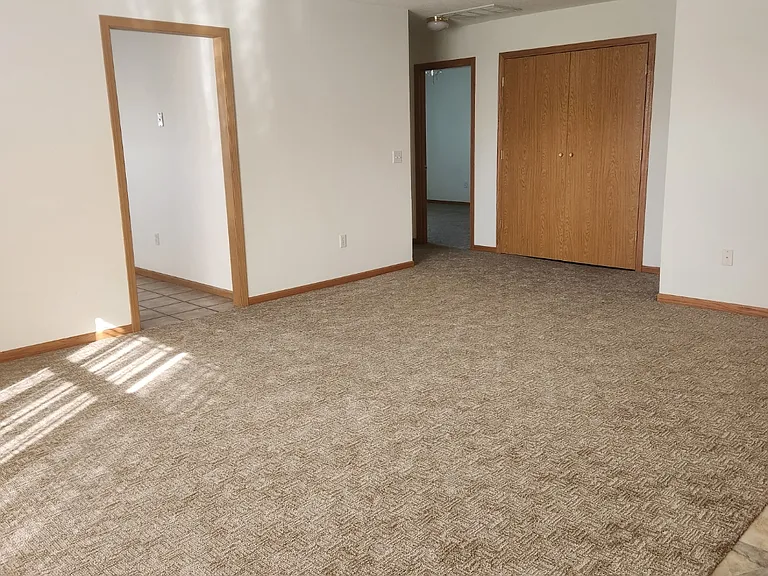 1284 McVey St — Photo 4