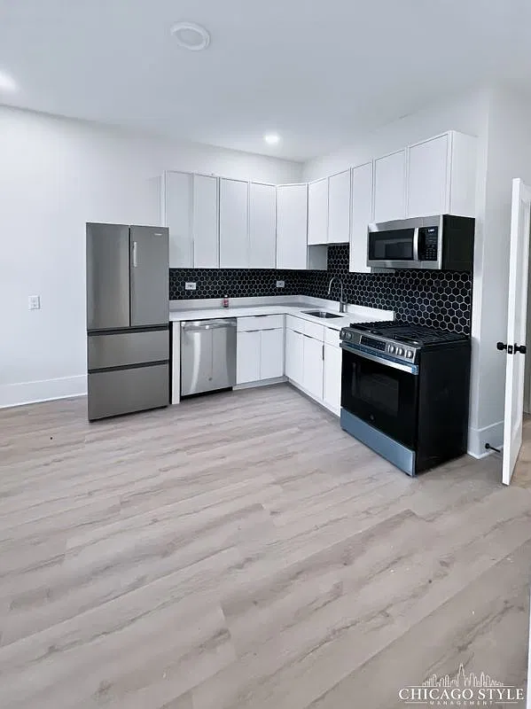 2 bed, 1.0 bath, 1100 sqft, $2,265 — Photo 1