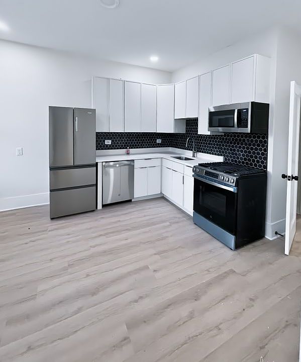 1st image of 944 N Damen Ave #R1