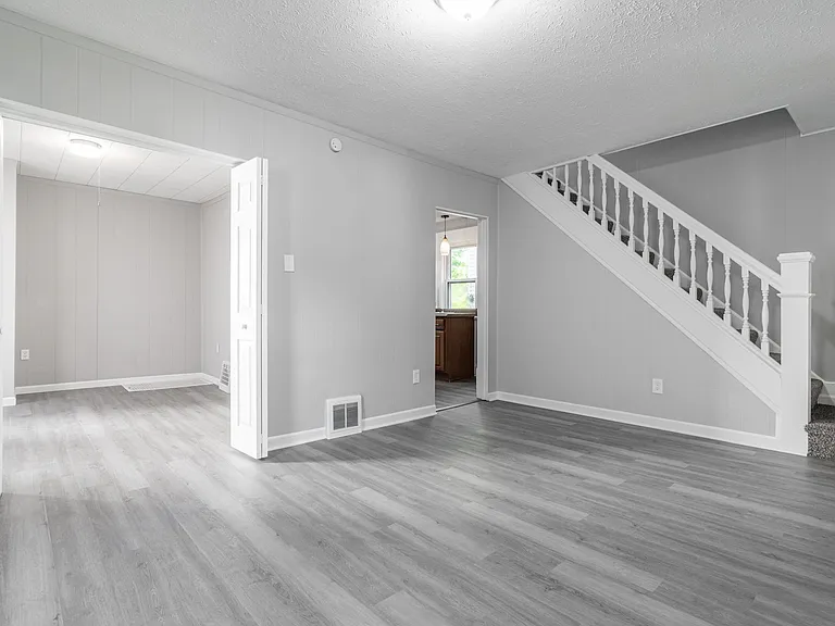 312 Upland Ave — Photo 12
