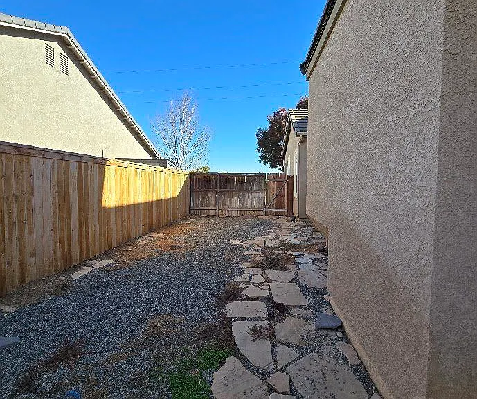 4225 N Del Rey Ave — Photo 45