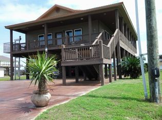 858 Gulfview Dr, Crystal Beach, TX 77650