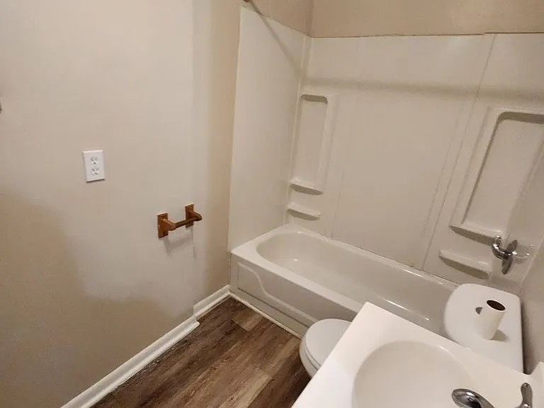 224 Gates Ave — Photo 9