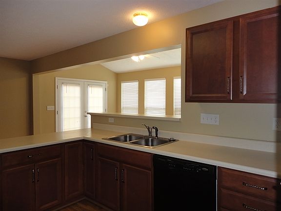 4th image of 504 Indian Lake Dr