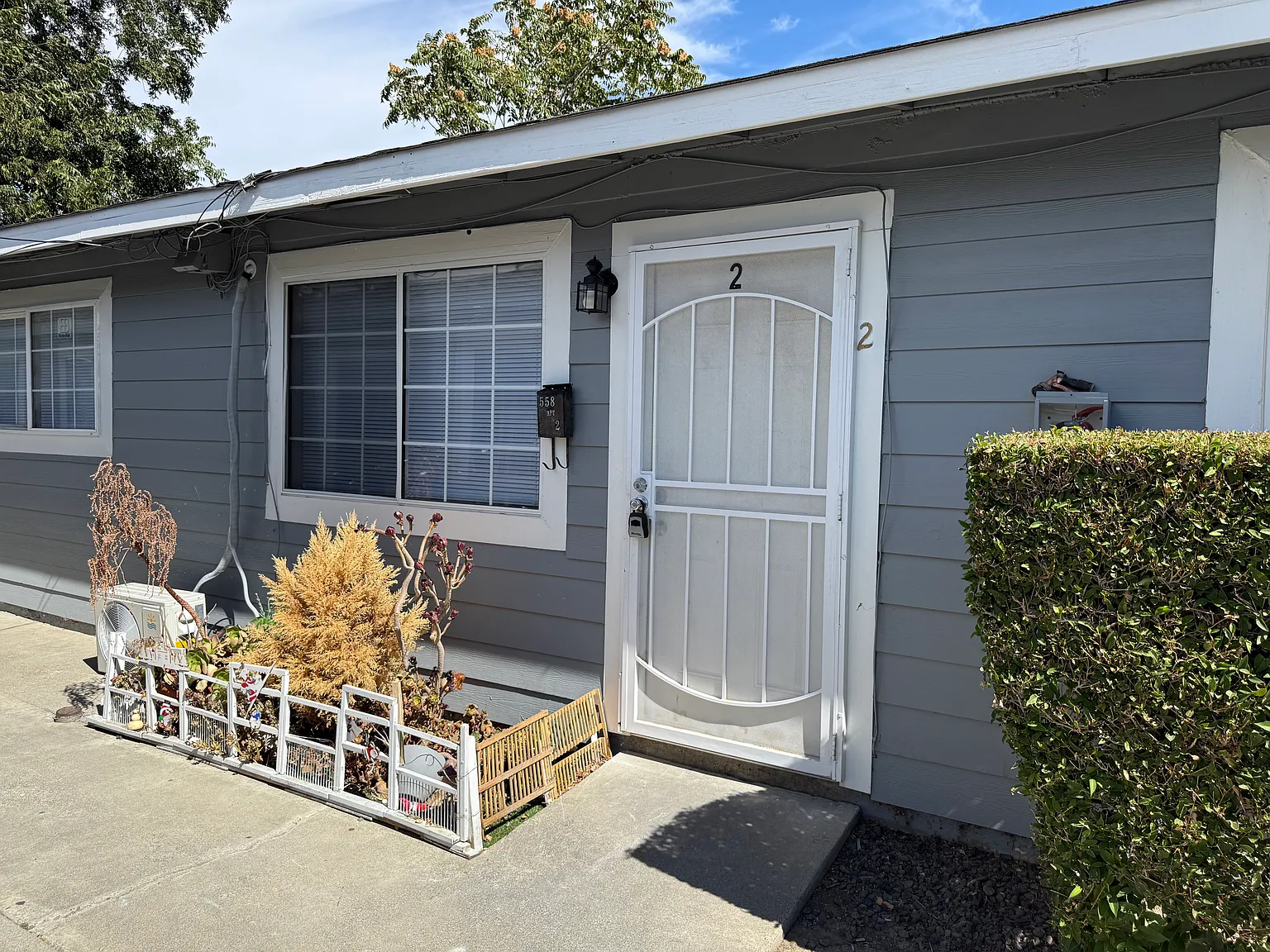 558 Texas St — Photo 2