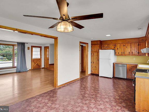 5th image of 130 W Highland Ave