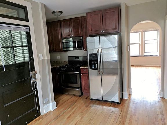 2nd image of 2100 W Ainslie St #21063N