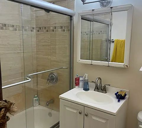 4th image of 411 E 85th St APT 4D