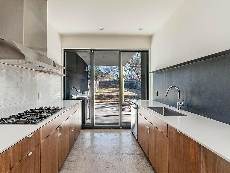 3305 Garden Villa Ln #B — Photo 14
