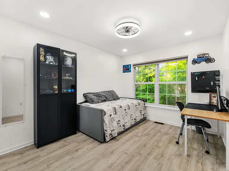 8 Henry Ct — Photo 10