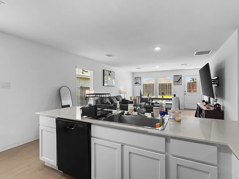 1925 Wild Orchard Ln — Photo 3