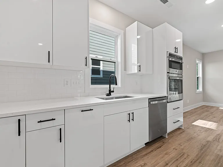 215 Summer Breeze Dr — Photo 8