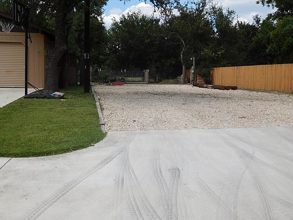 5th image of 1606 Muleshoe Dr