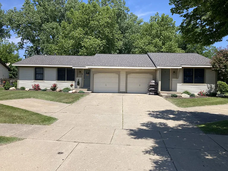 2703 Woodmeadow Dr SE — Photo 4