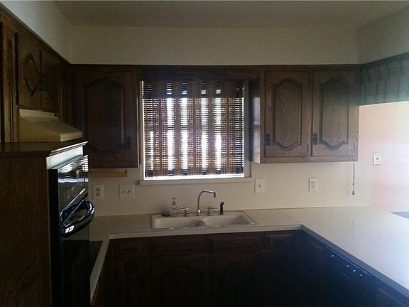 5th image of 265 Willow Wood St
