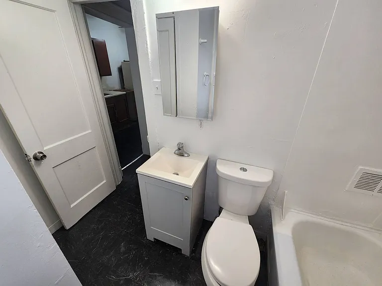 536 E 117th St Cleveland, OH 44108 — Photo 12