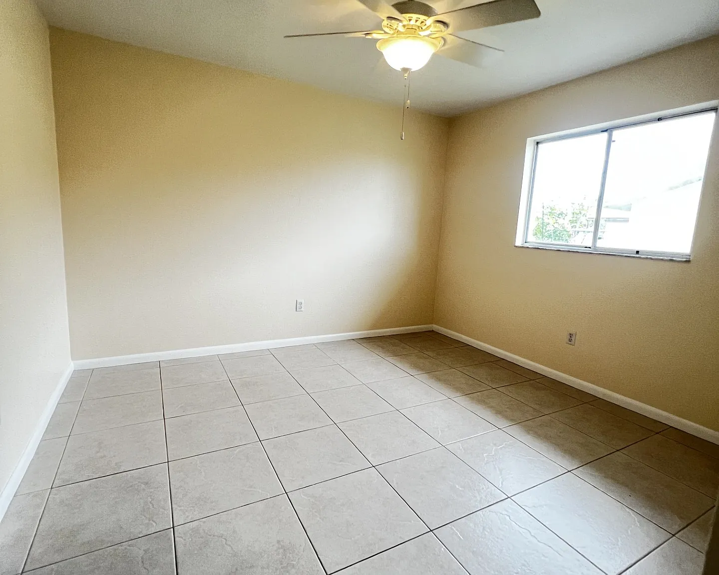 609 Southeast 23rd Place - 1 — Photo 4