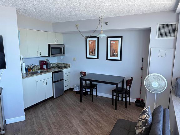5th image of 1515 Boardwalk #1004