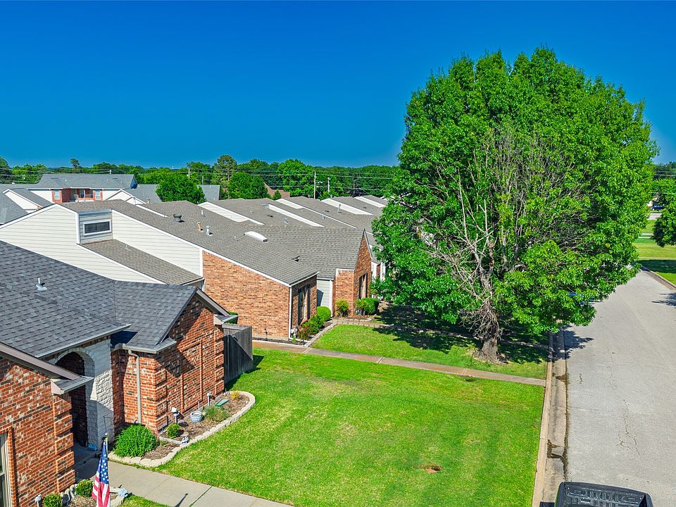 1st image of 518 Oakridge Dr Unit 9