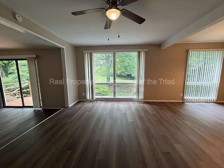 2523 Overbrook Dr — Photo 3