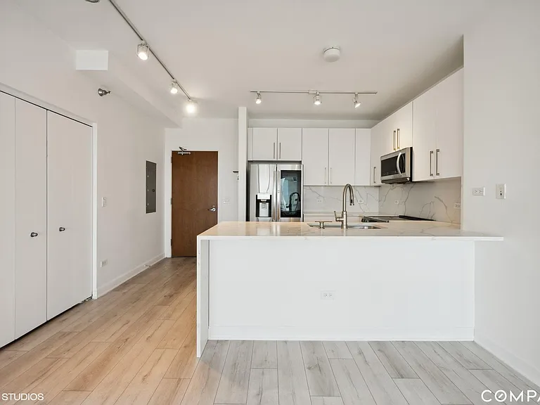 1841 S Calumet Ave #1002 — Photo 3