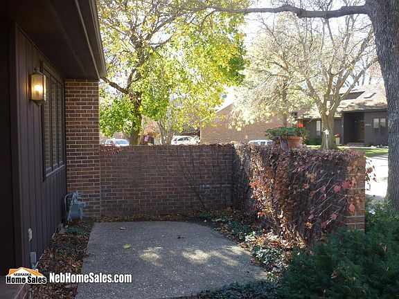 3rd image of 1910 Greenbriar Ln