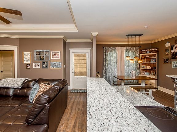 3rd image of 44305 Bay Leaf Dr