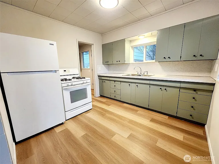 906 W Anderson St — Photo 2