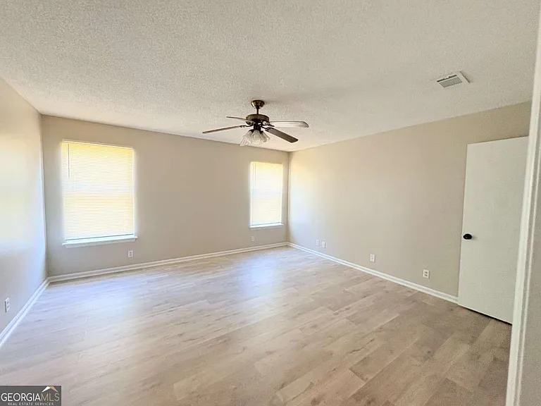 142 Woodvalley Ct — Photo 19