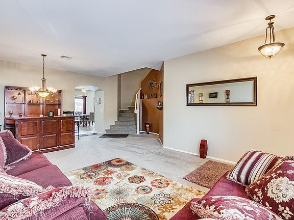 4th image of 2233 W Cameron Blvd