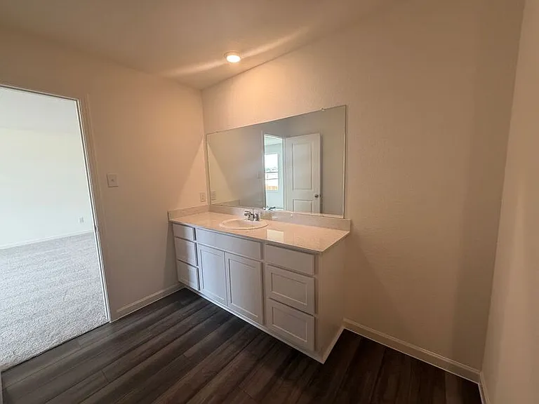 2210 Meadow Park Dr — Photo 18