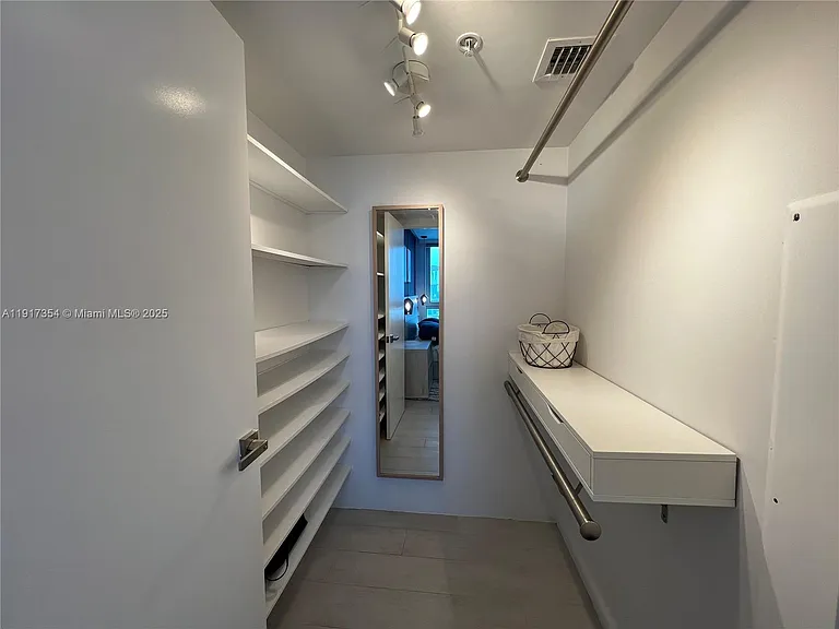 6620 Indian Creek Dr #617 — Photo 23