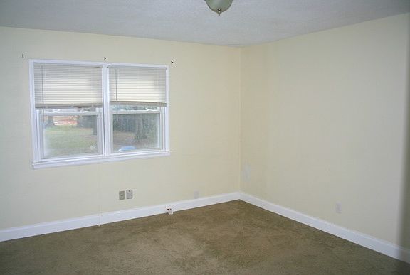 3rd image of 300 E McPherson Dr APT 02