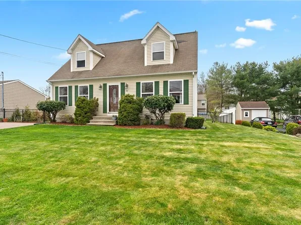 95 Capwell Ave, Woonsocket, RI 02895