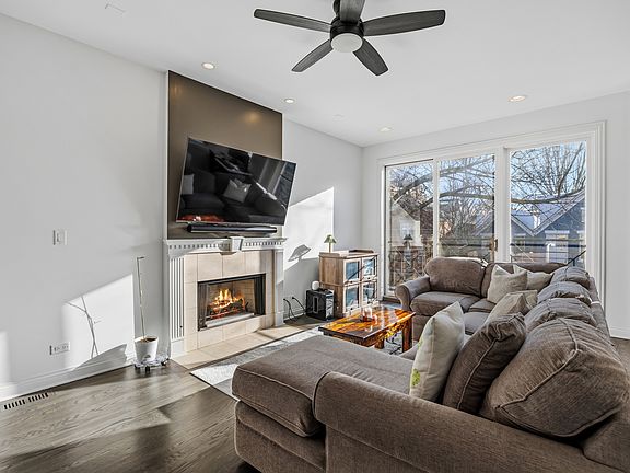 4th image of 1022 N Paulina St APT 2
