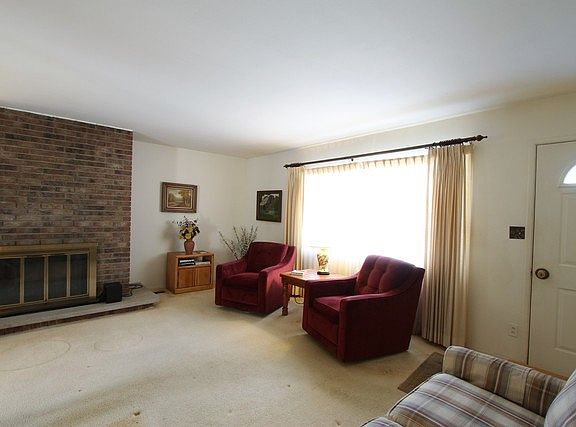 3rd image of 2309 Country Ln