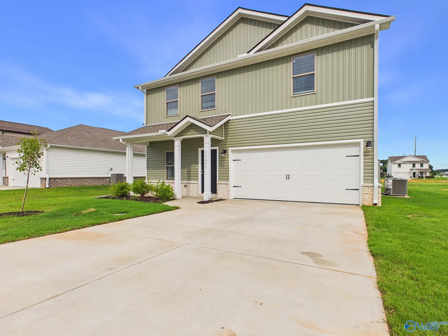 4 bed, 2.5 bath, 1891 sqft, $1,900 — Photo 1