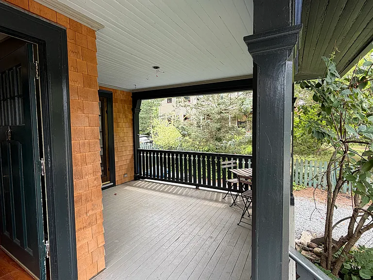 138 Arnold Ave — Photo 4